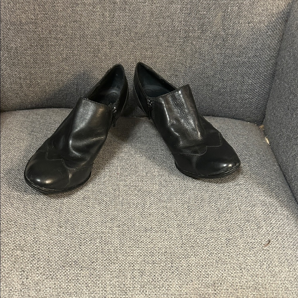 Born Elegant Black leather Women's Shoes/booties size 8.5 GUC